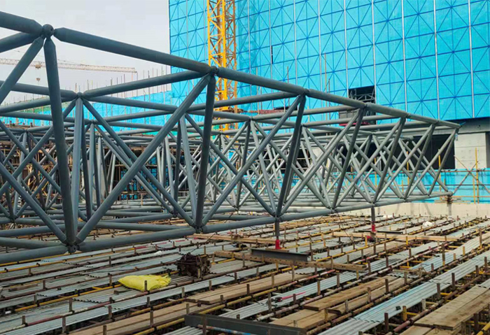 海东高铁东总部基地2号楼网架